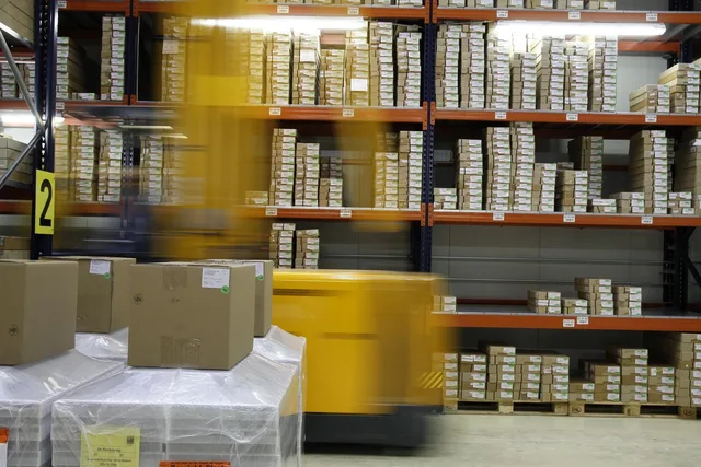 high level rack, warehouse, range, shelf, shipment, packaging, logistics, central warehouse, turnover, warehouse, warehouse, warehouse, warehouse, warehouse, logistics, logistics. Pick-to-light or handheld scanning: matching the pick face